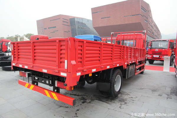 青岛解放 赛龙 140马力 4X2 排半载货车(SCR)(CA1169PK2L2E4A80)外观图（4/8）