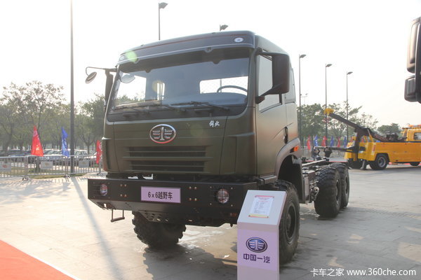 解放 奥威(J5P)重卡 越野型 290马力 6X6 栏板载货车(CA2191P2K2TA70E3)外观图（2/10）