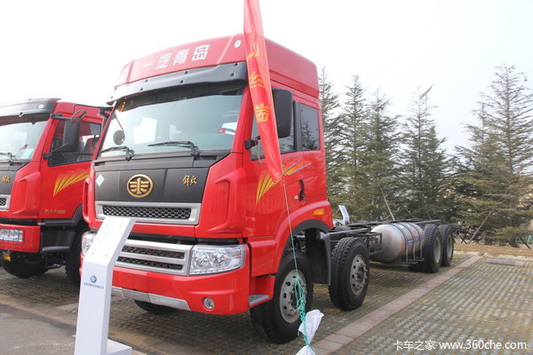 青岛解放 途V重卡 280马力 8X4 LNG排半栏板载货车(CA1313P2K15L7T4NA80)