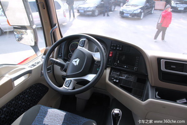 中国重汽 SITRAK C5H重卡 280马力 8X4 厢式载货车(ZZ5316XXYM466GD1)驾驶室图（9/23）