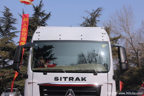 中国重汽 SITRAK C5H重卡 280马力 8X4 厢式载货车(ZZ5316XXYM466GD1)外观图（4/8）