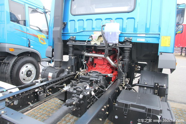 青岛解放 赛龙中卡 160马力 4X2 排半栏板载货车(CA5161CCYPK2L2EA80-1)底盘图（3/11）