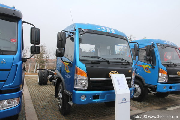 青岛解放 赛龙中卡 160马力 4X2 排半栏板载货车(CA5161CCYPK2L2EA80-1)外观图