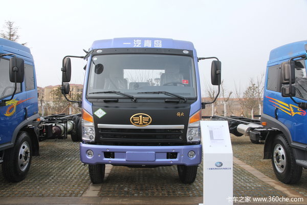 青岛解放 赛龙中卡 190马力 4X2 排半厢式载货车(CA5160XXYPK2L5NA80-3)