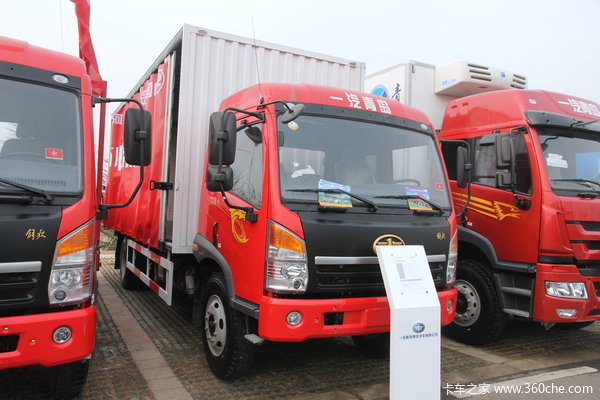 青岛解放 赛龙中卡 160马力 4X2 排半厢式载货车(CA1169PK2L2E4A80)外观图（1/2）
