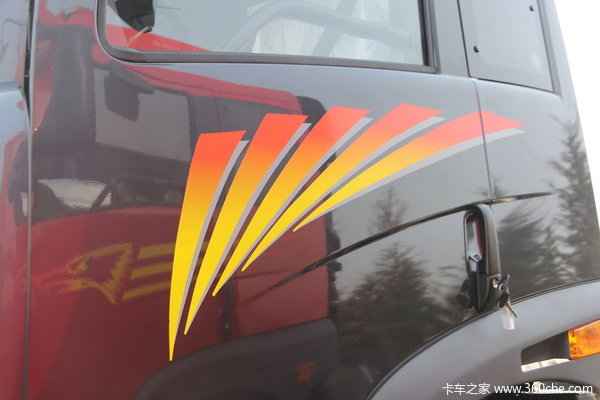 青岛解放 新大威重卡 350马力 6X4 LNG自卸车(CA3256P2K2T1NA80)外观图（5/7）