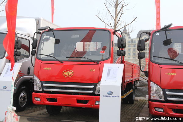 青岛解放 虎V 120马力 4X2 4.85米排半栏板载货车(CA1083P40K2L2EA85)