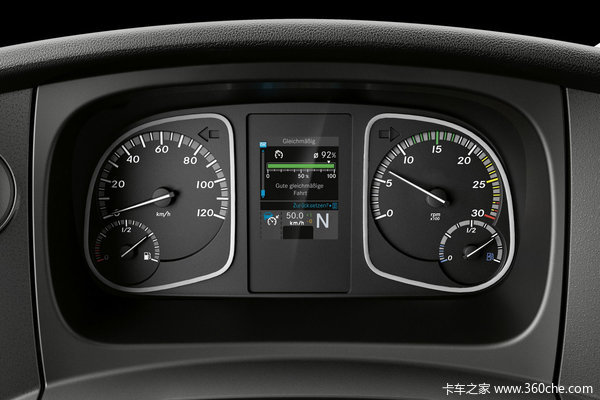 奔驰 新Atego中卡 270马力 4X2 厢式载货车(型号1227)驾驶室图（12/12）