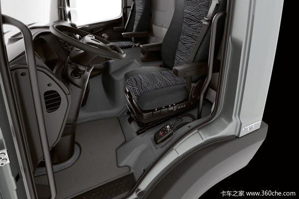 奔驰 新Atego中卡 270马力 4X2 厢式载货车(型号1227)驾驶室图（2/12）