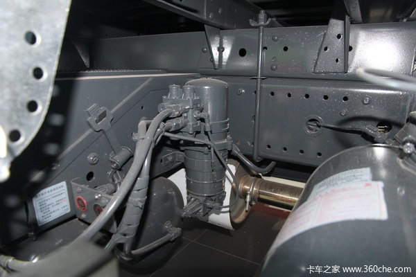 东风 天锦中卡 210马力 4X2 (快速物流)厢式载货车(DFL5160XXYBX1A)底盘图（8/14）