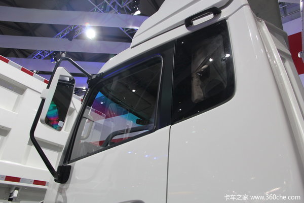 东风 天锦中卡 210马力 4X2 (快速物流)厢式载货车(DFL5160XXYBX1A)外观图（8/9）