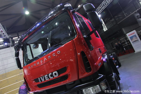 依维柯 Eurocargo系列重卡 251马力 双排消防车底盘(ML120E25D)外观图（13/19）