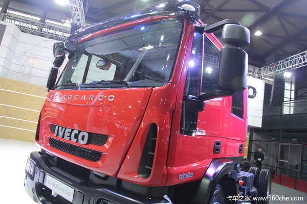 依维柯 Eurocargo系列重卡 251马力 双排消防车底盘(ML120E25D)外观图（12/19）