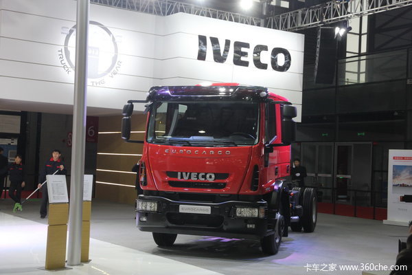 依维柯 Eurocargo系列重卡 251马力 双排消防车底盘(ML120E25D)外观图（2/19）