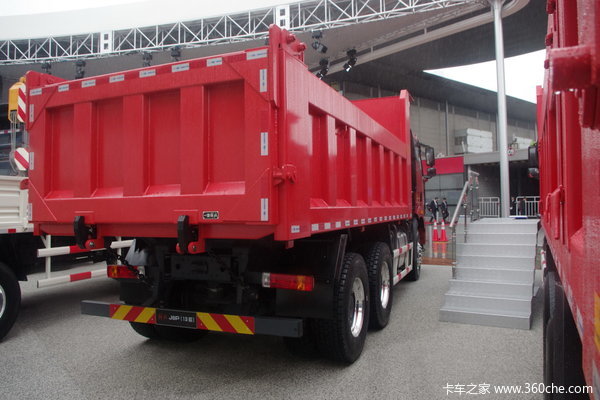 2013款解放 J6P重卡 350马力 6X4 自卸车(CA3250P66K2L1T1AE4)外观图（4/14）