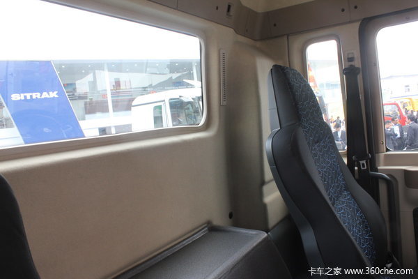 中国重汽 SITRAK C5H重卡 180马力 4X2 载货车底盘(ZZ1166G451GD1)驾驶室图（25/41）