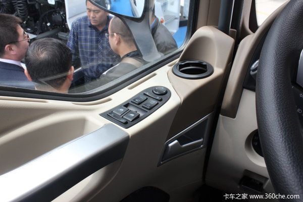 中国重汽 SITRAK C5H重卡 180马力 4X2 载货车底盘(ZZ1166G451GD1)驾驶室图（20/41）