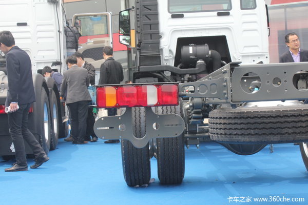 中国重汽 SITRAK C5H重卡 180马力 4X2 载货车底盘(ZZ1166G451GD1)底盘图（13/28）