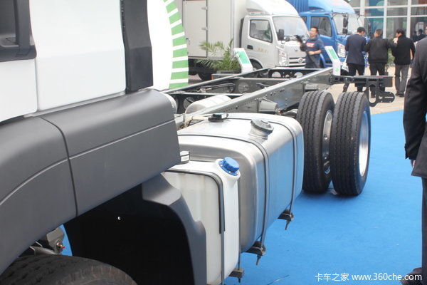中国重汽 SITRAK C5H重卡 180马力 4X2 载货车底盘(ZZ1166G451GD1)底盘图