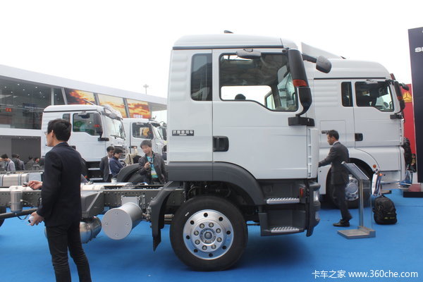 中国重汽 SITRAK C5H重卡 180马力 4X2 载货车底盘(ZZ1166G451GD1)外观图（6/18）