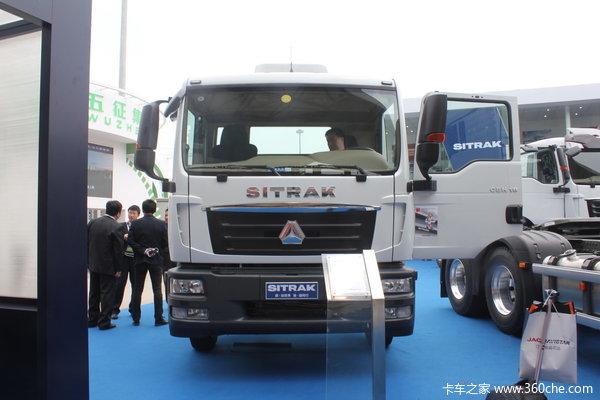 中国重汽 SITRAK C5H重卡 180马力 4X2 载货车底盘(ZZ1166G451GD1)外观图