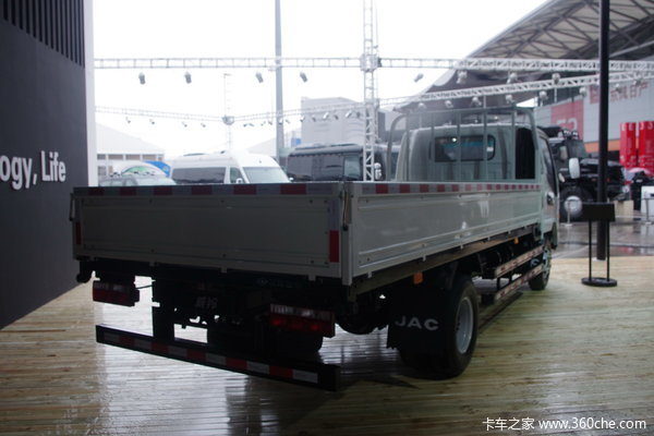 江淮 威铃 140马力 4X2 4.8米排半栏板载货车(HFC1061P71K1C6AV)外观图（12/16）