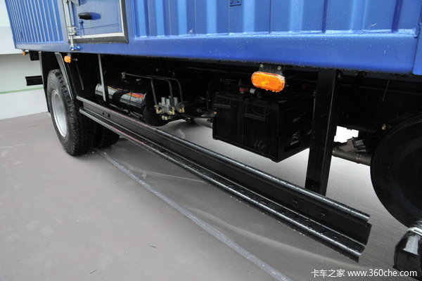 奥驰 D3系列 154马力 4X2 4.8米排半厢式载货车(FD5063XXYP63K4-54)底盘图（16/43）