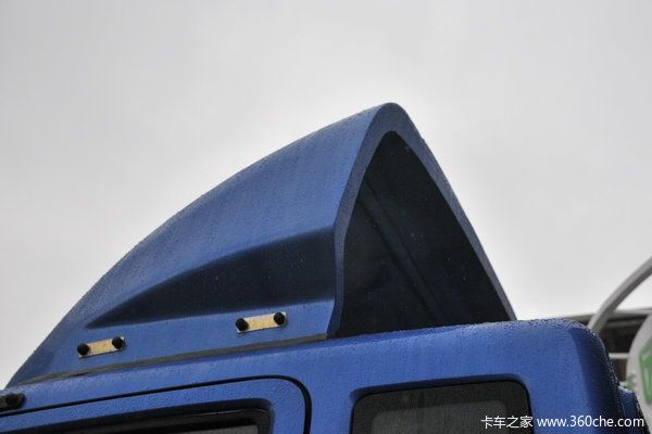奥驰 D3系列 154马力 4X2 4.8米排半厢式载货车(FD5063XXYP63K4-54)外观图（15/16）