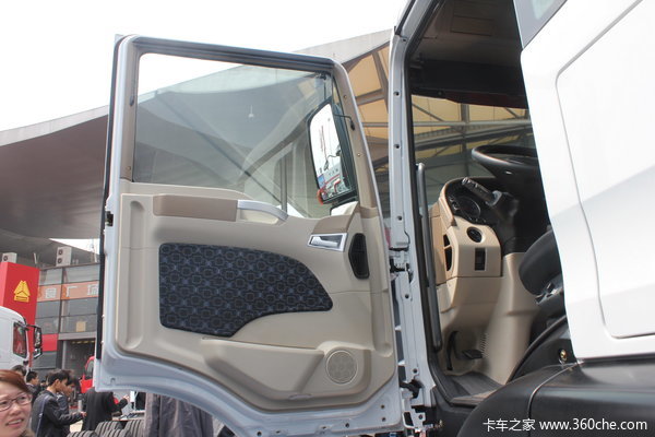 中国重汽 SITRAK C7H重卡 360马力 6X4 自卸车(底盘)(ZZ1256N404MD1)外观图（17/17）