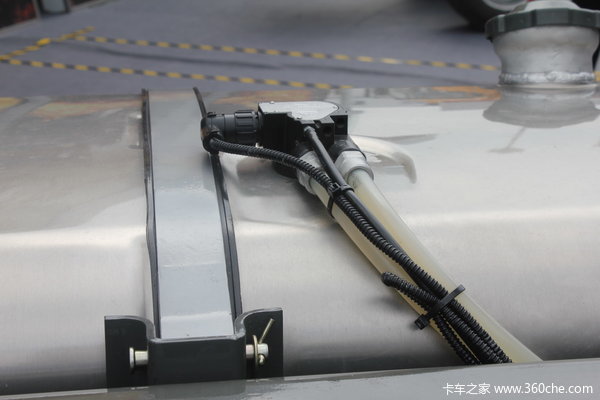 中国重汽 HOWO T7H重卡 360马力 6X4 自卸车(底盘)(ZZ3257N384MD1)底盘图（40/49）