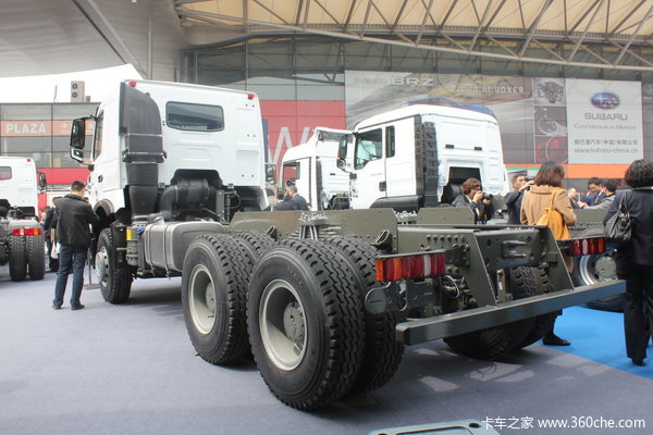 中国重汽 HOWO T7H重卡 360马力 6X4 自卸车(底盘)(ZZ3257N384MD1)外观图（4/17）