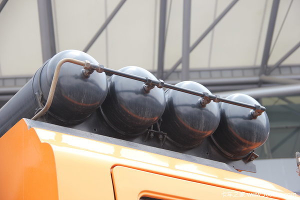 奔驰 Unimog系列 230马力 4X4 公铁两用作业车(型号U400)外观图（7/9）