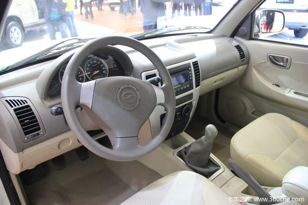 2013款中兴 威虎利比亚战车 2.7L 双排皮卡(出口)驾驶室图
