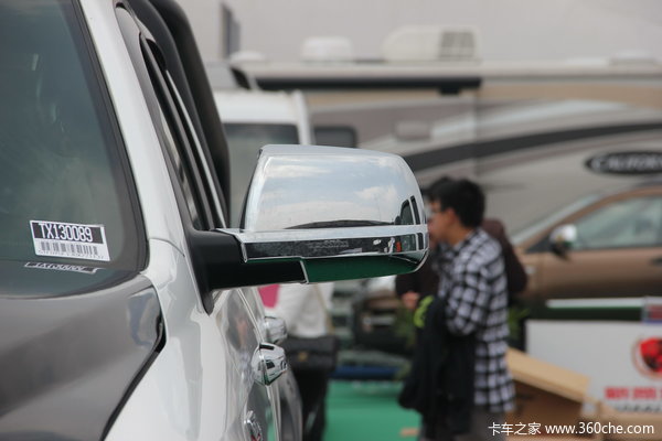 2011款丰田 坦途5700 越野改装版 5.7L汽油 四驱 双排皮卡 外观图（25/50）