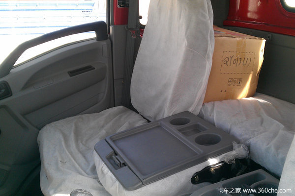中国重汽 HOWO中卡 140马力 4X2 载货车(ZZ1127G4215C1)驾驶室图（12/15）