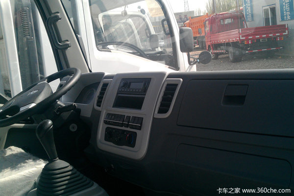 中国重汽 HOWO中卡 140马力 4X2 载货车(ZZ1127G4215C1)驾驶室图（4/15）