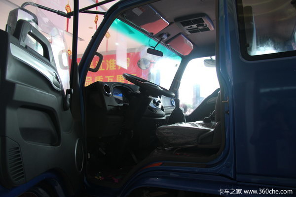 江淮 威铃中卡 140马力 4X2 排半载货车(新一代江淮铃)驾驶室图