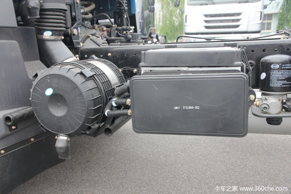 青岛解放 龙V中卡 160马力 4X2 载货车(底盘)(CA1161PK2L2EA80)底盘图（3/18）