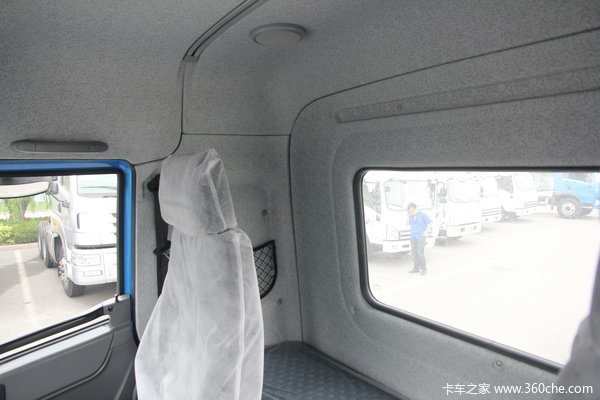 青岛解放 龙V中卡 160马力 4X2 载货车(底盘)(CA1161PK2L2EA80)驾驶室图（21/25）