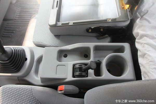 中国重汽 HOWO中卡 154马力 4X2 载货车(底盘)(ZZ1087F381CD183)驾驶室图（10/23）