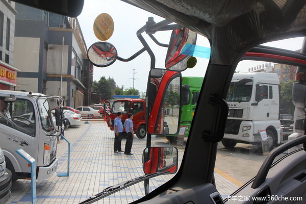 中国重汽 HOWO中卡 154马力 4X2 载货车(底盘)(ZZ1087F381CD183)驾驶室图（3/23）