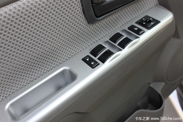 2013款恒天 途腾T2 商务版 2.8L柴油 双排皮卡驾驶室图