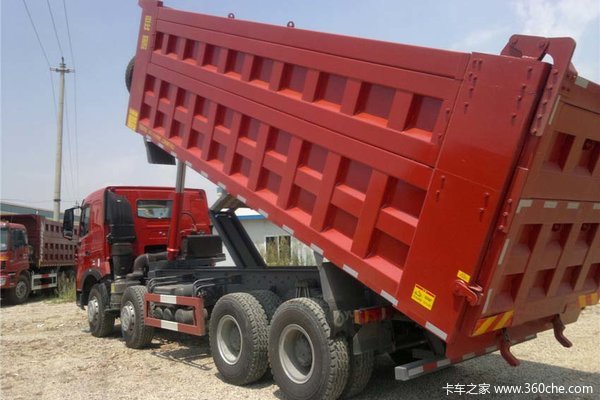 中国重汽 HOWO T7H重卡 390马力 8X4 自卸车(ZZ3317V356HC1)外观图（5/10）