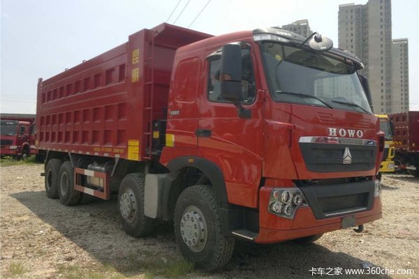 中国重汽 HOWO T7H重卡 390马力 8X4 自卸车(ZZ3317V356HC1)外观图（2/10）