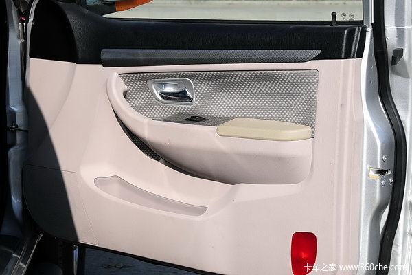 2013款恒天 途腾T1 商务版 2.8L柴油 双排皮卡驾驶室图（42/44）