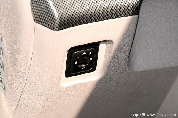 2013款恒天 途腾T1 商务版 2.8L柴油 双排皮卡驾驶室图（14/44）