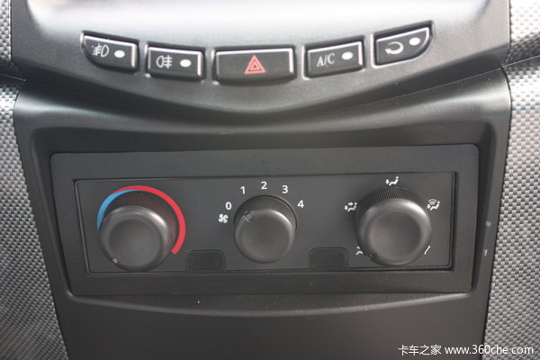 福田 萨普 征服者 2.0L汽油 双排皮卡驾驶室图（14/23）
