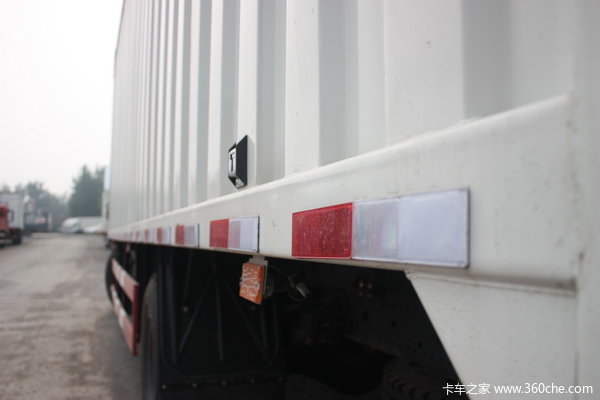东风 天锦中卡 160马力 4X2 排半厢式载货车上装图（3/5）