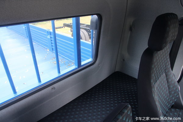 青岛解放 龙V中卡 160马力 4X2 排半栏板载货车(CA1168PK2L2E4A80)驾驶室图（29/29）