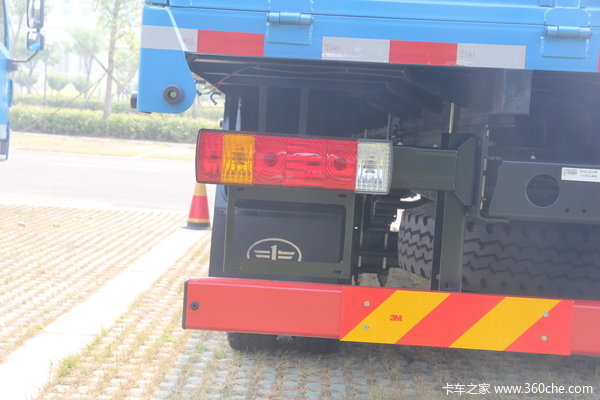 青岛解放 龙V中卡 160马力 4X2 排半栏板载货车(CA1168PK2L2E4A80)底盘图（17/22）